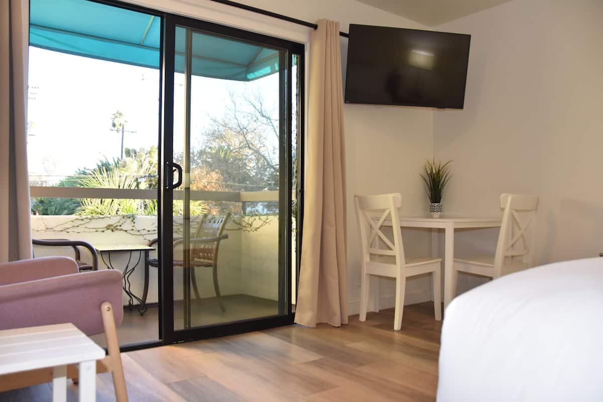 Deluxe King Balcony - 2nd Floor, Stair Access Only