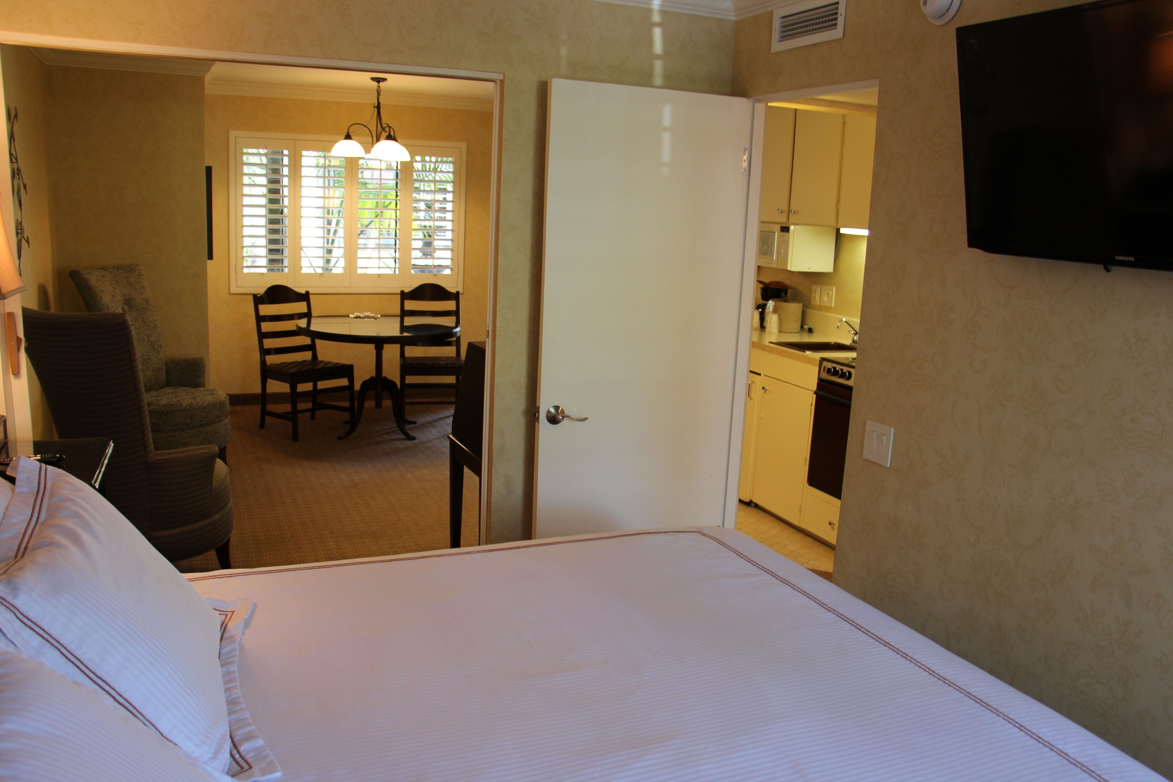 junior suite, 1 king bed | egyptian cotton sheets, premium bedding, iron/ironing board, free wifi