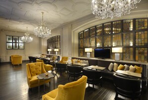 供应早餐、午餐和晚餐，美洲菜