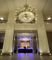 Se sirven desayunos, almuerzos y cenas; cocina americana