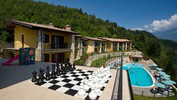 Seasonal outdoor pool, pool umbrellas, sun loungers