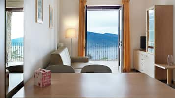 Superior Apartment, 2 Bedrooms, Lake View, Tower | Living area | 28-inch flat-screen TV with satellite channels, TV
