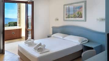 Deluxe Apartment, 2 Bedrooms, Lake View, Ground Floor | In-room safe, desk, bed sheets