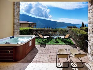 Deluxe Apartment, 2 Bedrooms, Lake View, Ground Floor | Terrace/patio - Residence Besàss (Tignale)