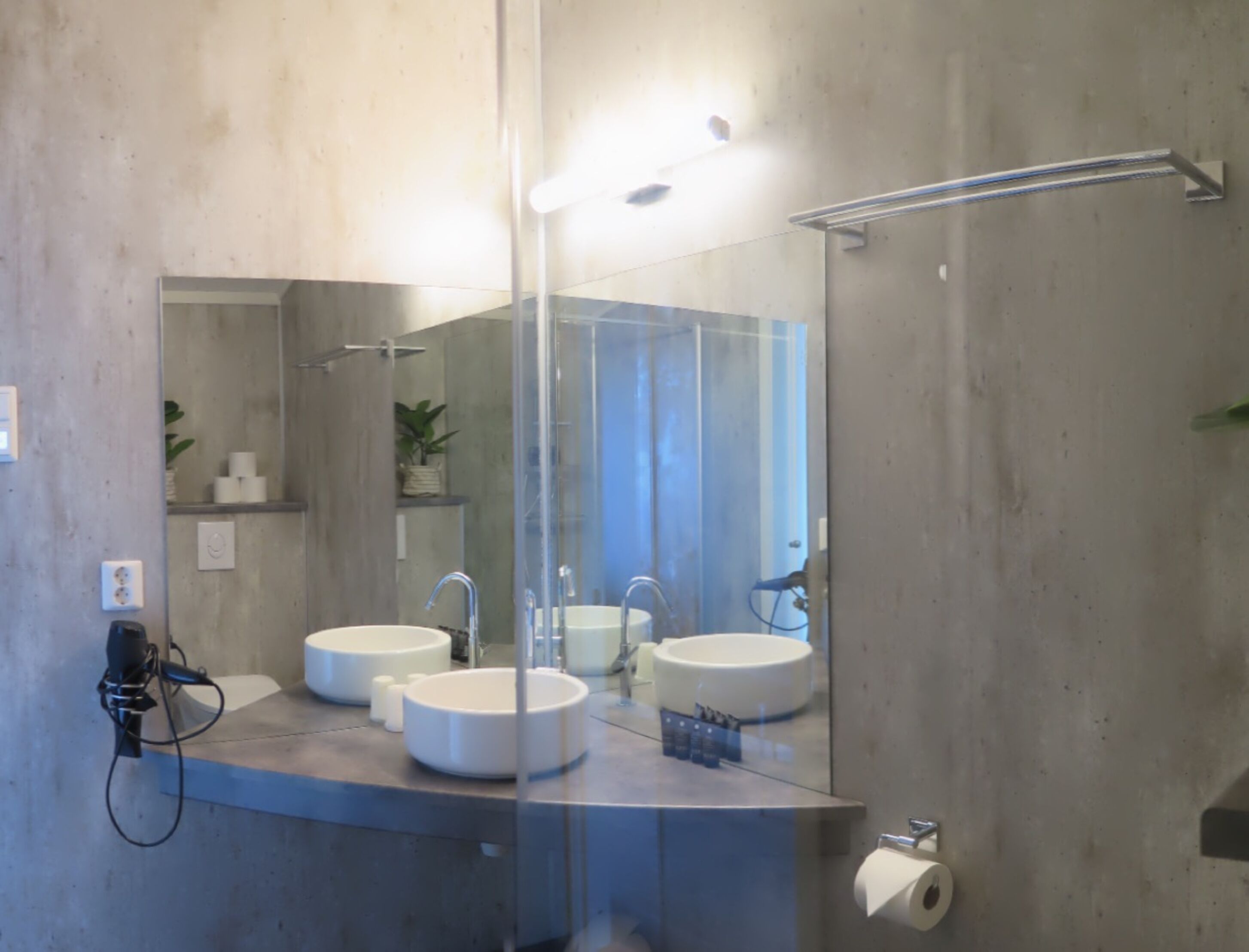 design room, 1 bedroom, non smoking, ocean view | bathroom | shower, free toiletries, hair dryer, towels