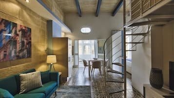 Apartamento tradicional, 1 quarto, sacada, vista parcial para o mar | Cozinha americana privada | Geladeira, micro-ondas, fogão, cafeteira/chaleira