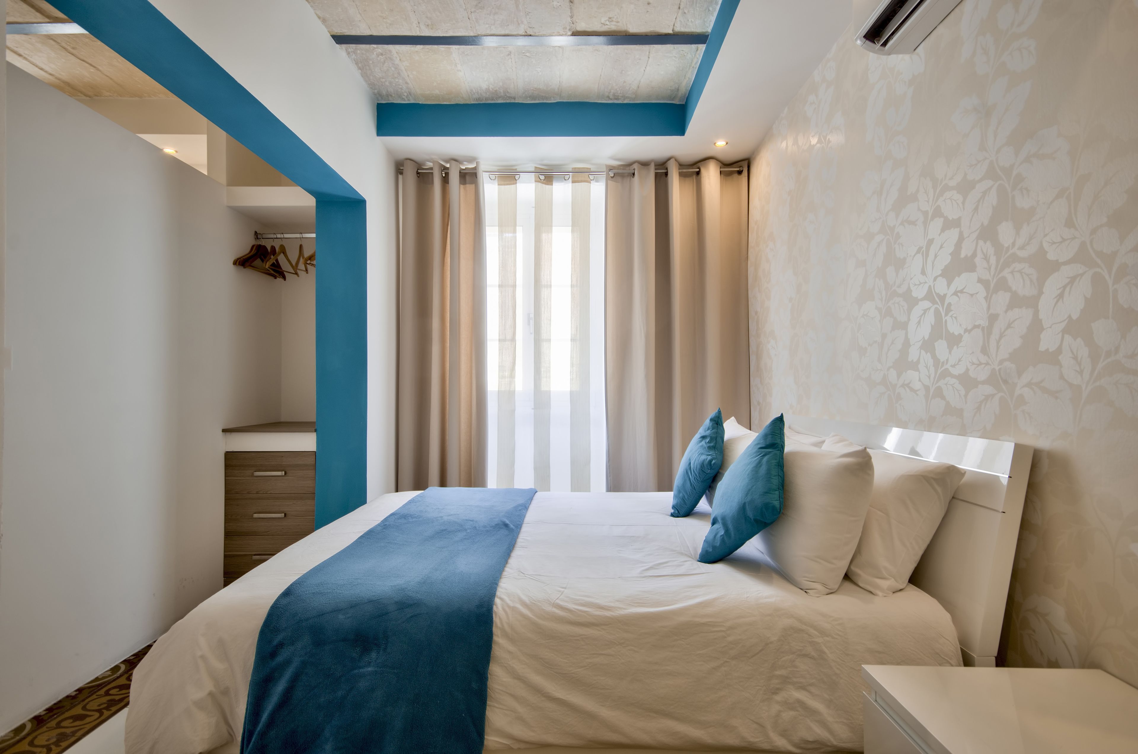 Egyptian cotton sheets, individually decorated, individually furnished