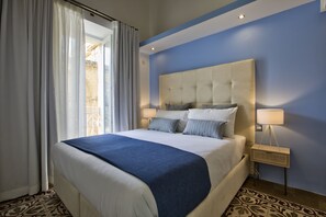 Appartement Tradition, 1 chambre, balcon, vue partielle sur la mer | Draps en coton égyptien, décoration personnalisée