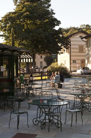 S'hi serveixen dinars, sopars i plats de cuina local 