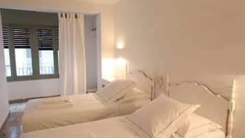 Standaard tweepersoonskamer, gedeelde badkamer | Een strijkplank/strijkijzer, gratis wifi, beddengoed