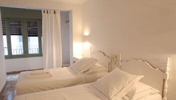 Standard Double Room, Shared Bathroom | Iron/ironing board, free WiFi, bed sheets