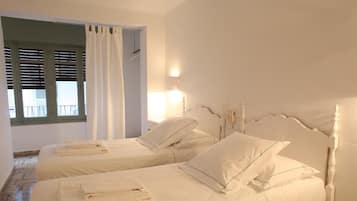 Iron/ironing board, free WiFi, bed sheets