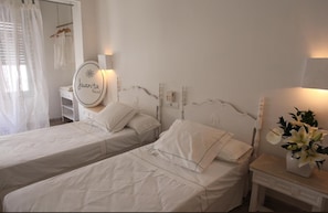 Iron/ironing board, free WiFi, bed sheets