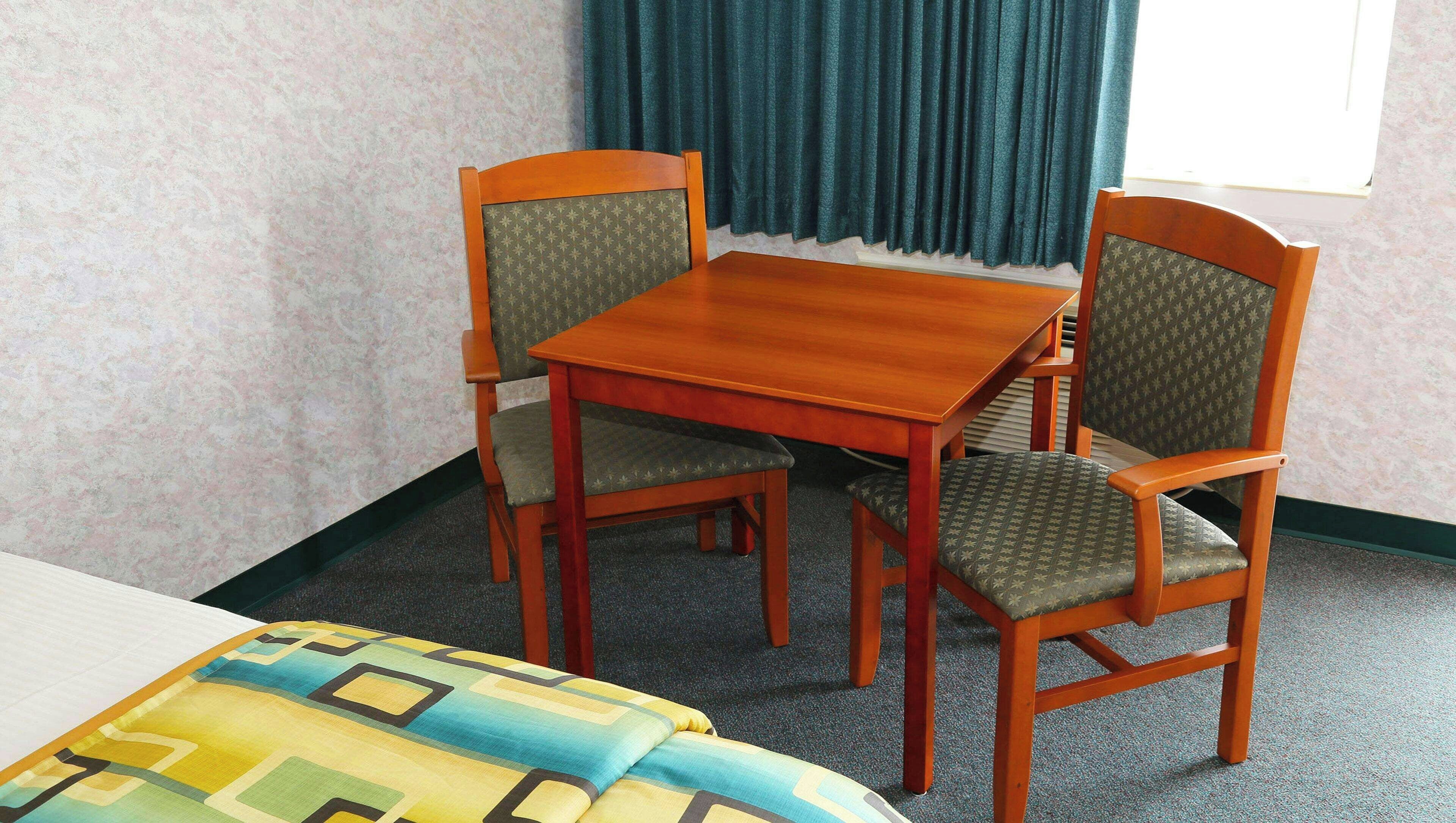 Pillowtop beds, desk, iron/ironing board, free WiFi