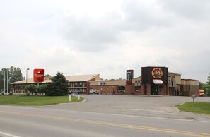 Front of property - Magnuson Hotel Howell (Howell)