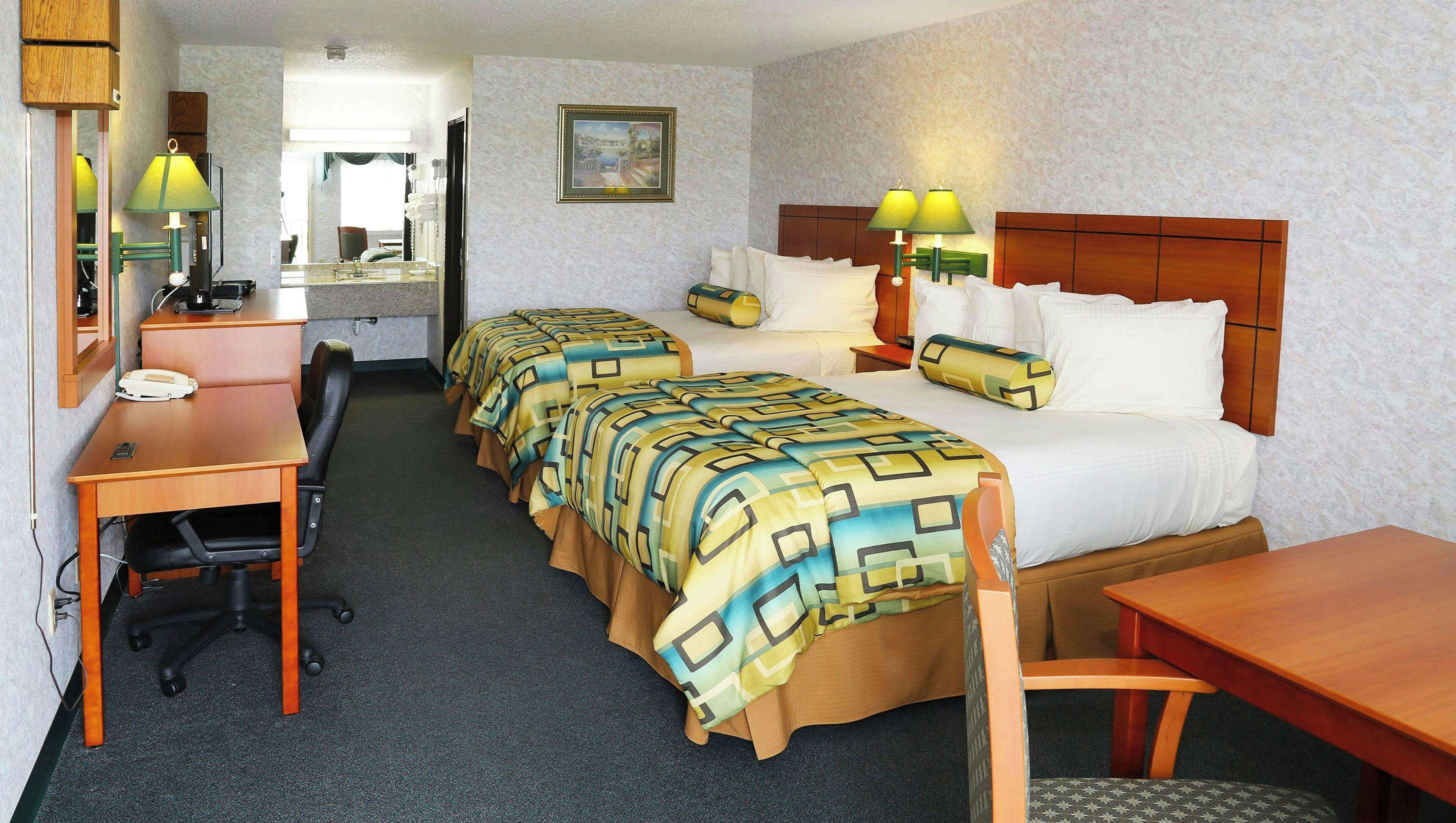 Pillowtop beds, desk, iron/ironing board, free WiFi