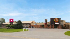 Exterior - Magnuson Hotel Howell (Howell)