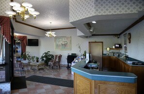 Lobby sitting area - Magnuson Hotel Howell (Howell)