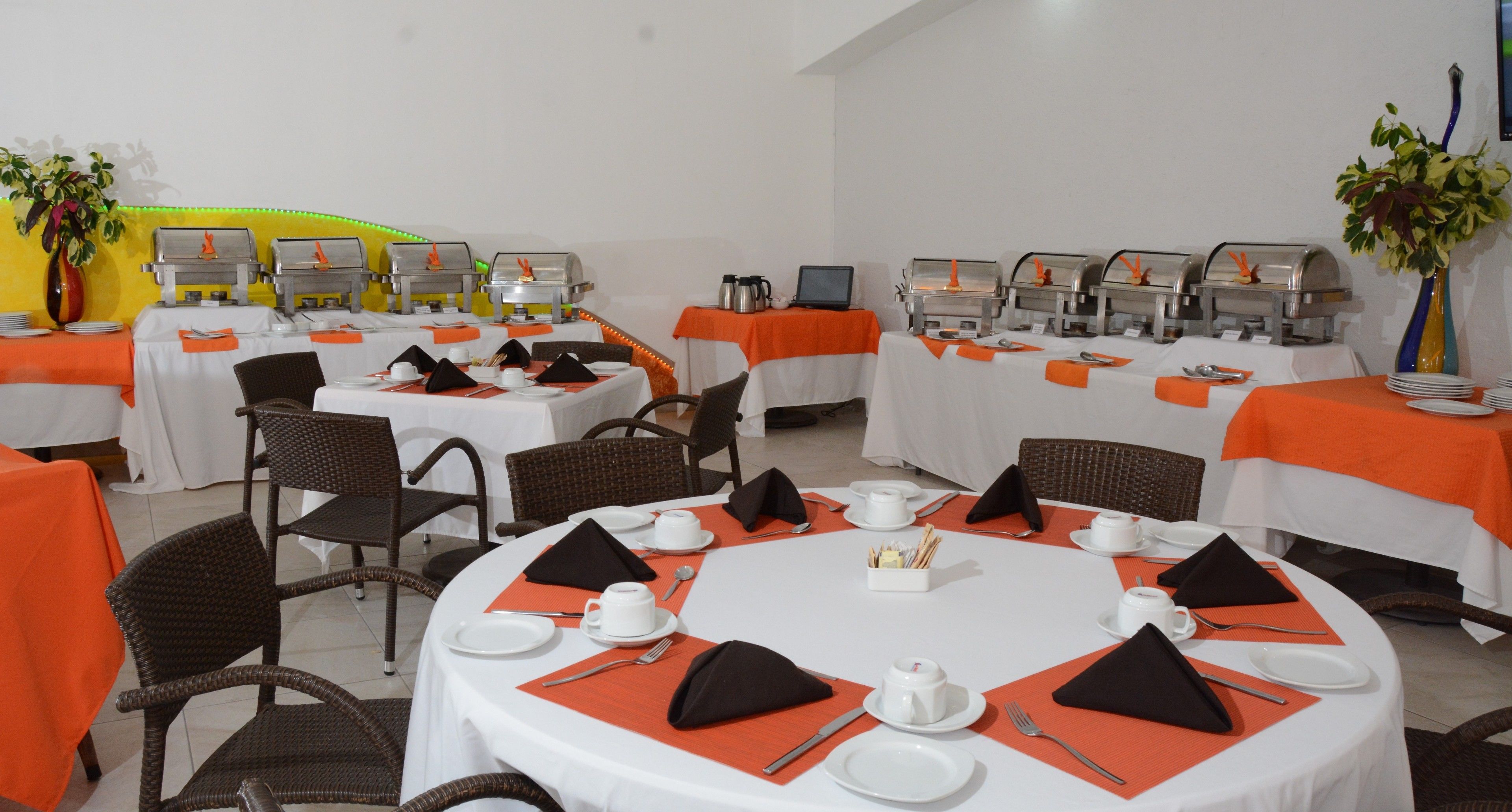 Desayuno a la carta todos los días (con cargo)