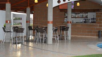 Bar junto a la alberca
