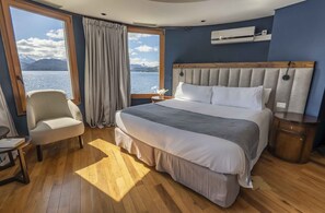Habitación doble Deluxe, vista al lago | Edredón, camas con pillow-top y minibar