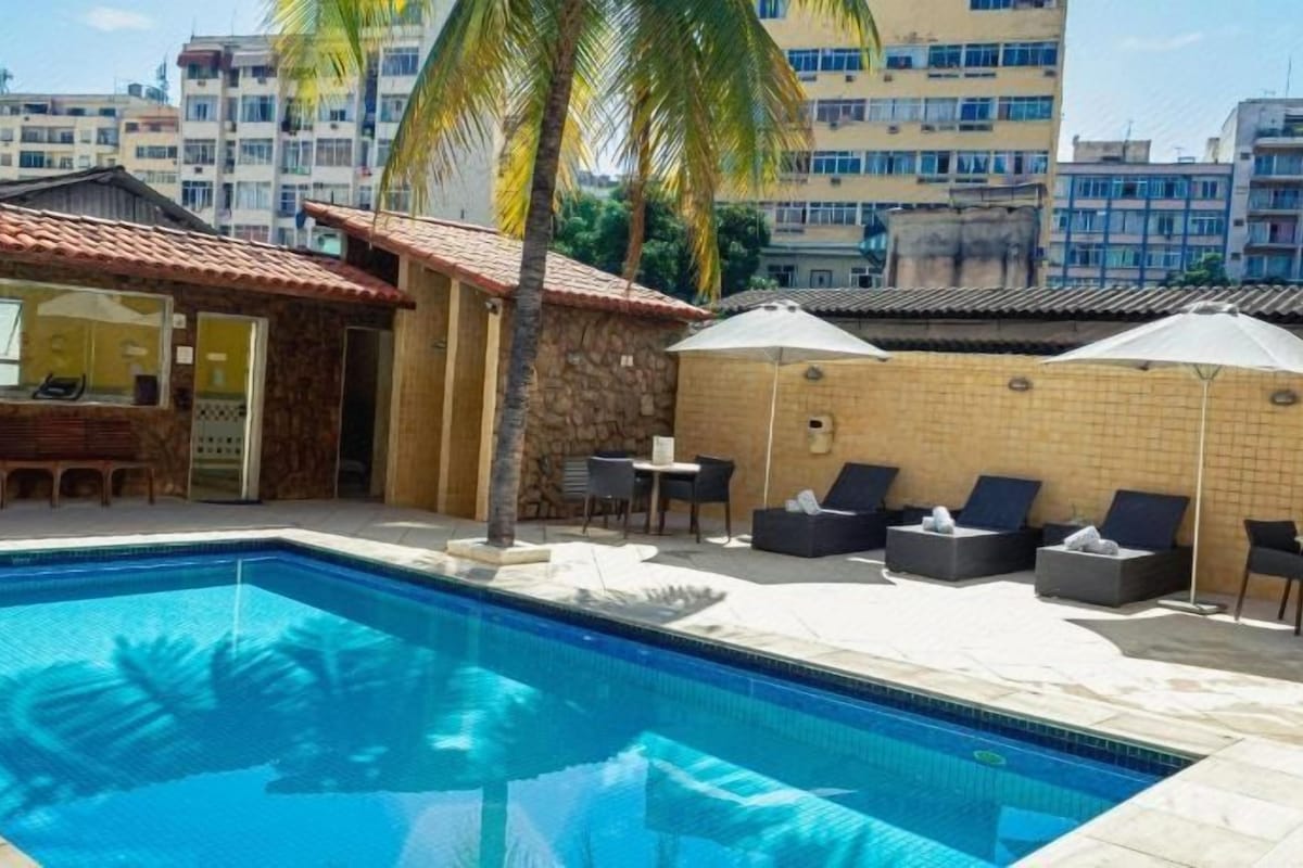 Pool | Außenpool, geöffnet von 09:00 Uhr bis 21:00 Uhr, Sonnenschirme