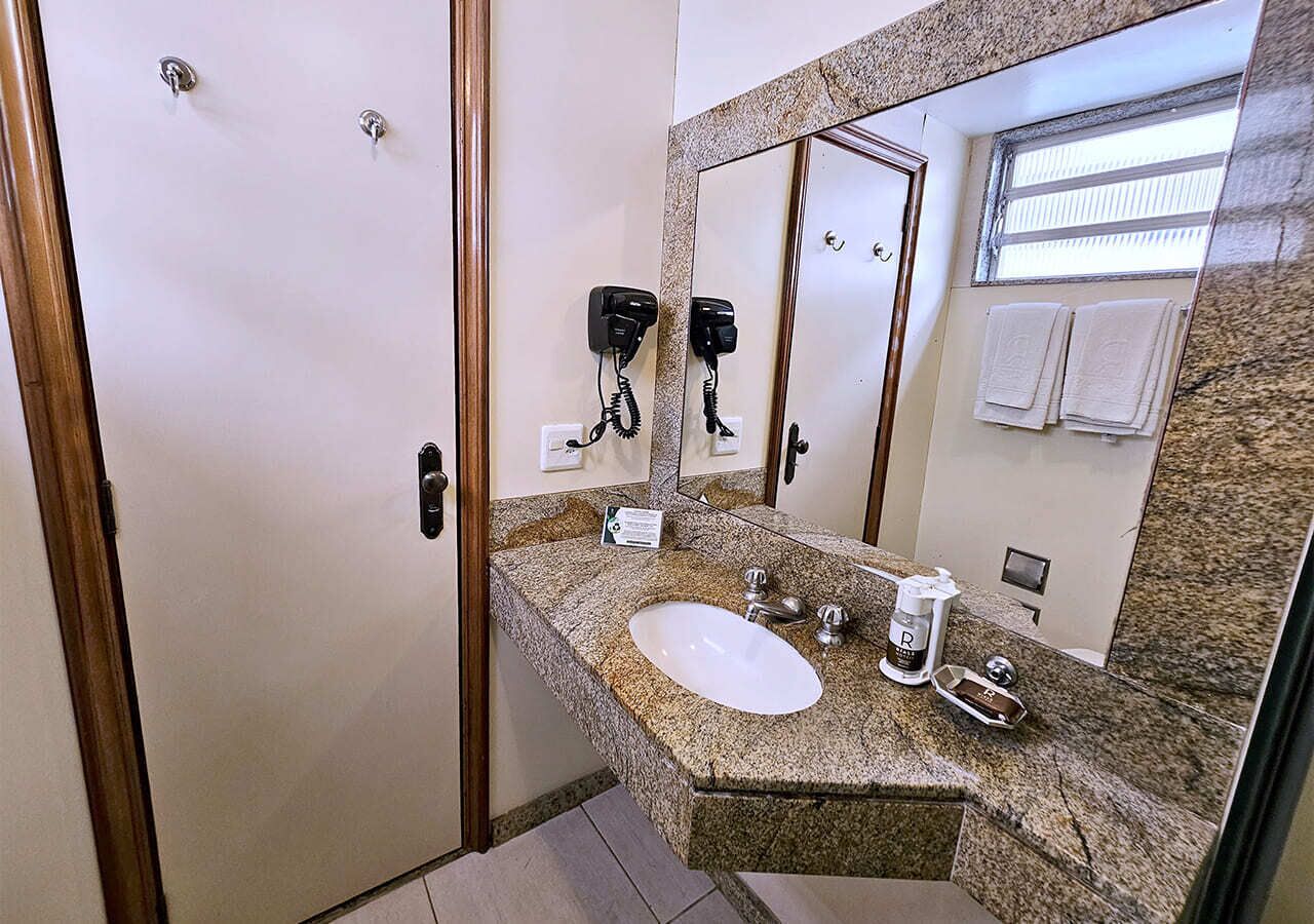 superior twin room | minibar, in-room safe, desk, bed sheets