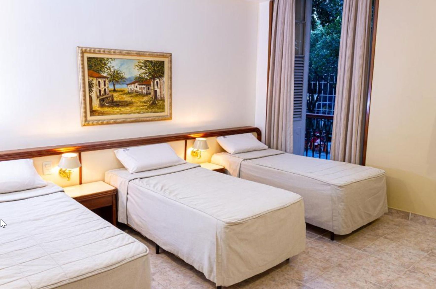 Minibar, in-room safe, desk, bed sheets