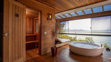 Bungalow (Esmeralda) | Private spa tub