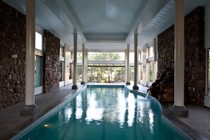 Indoor pool, sun loungers