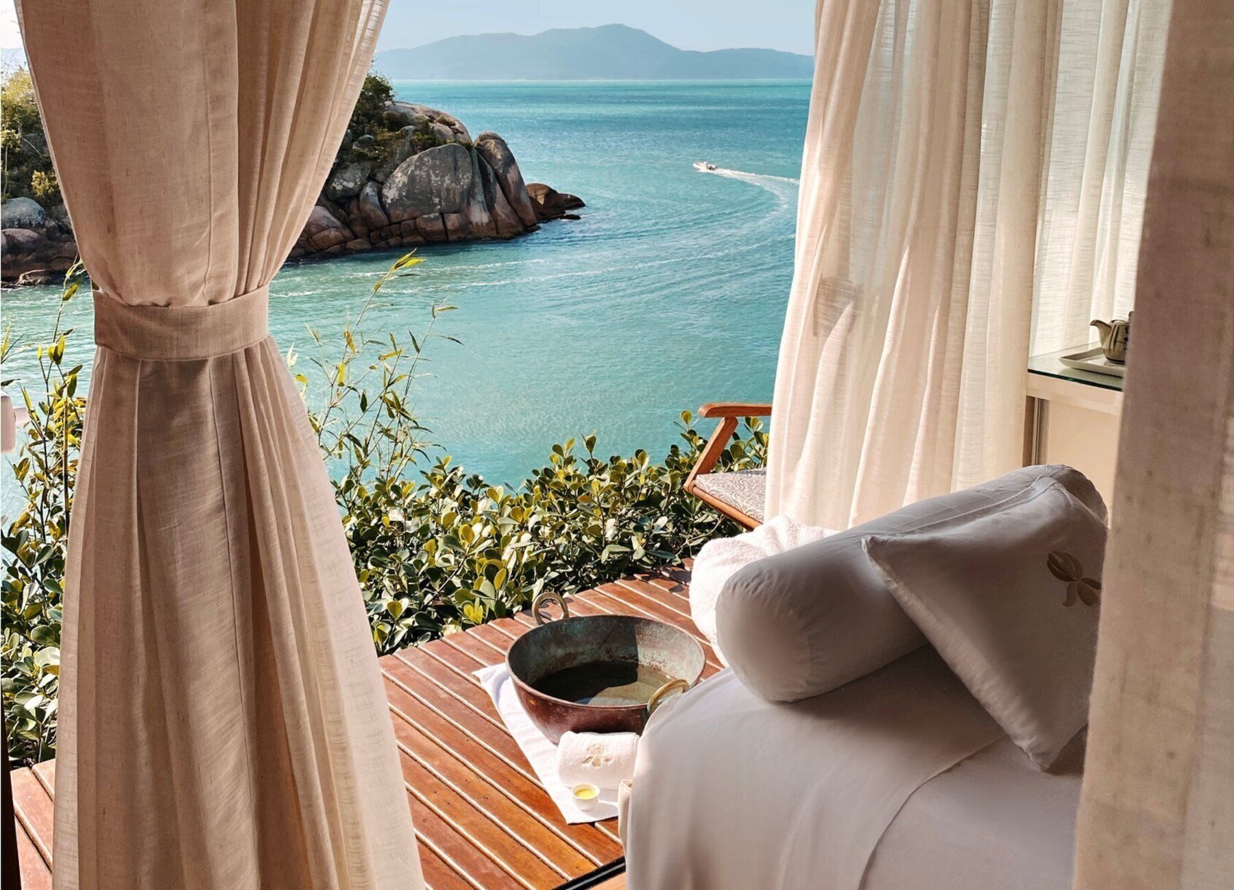 Couples treatment rooms, body treatments, aromatherapy