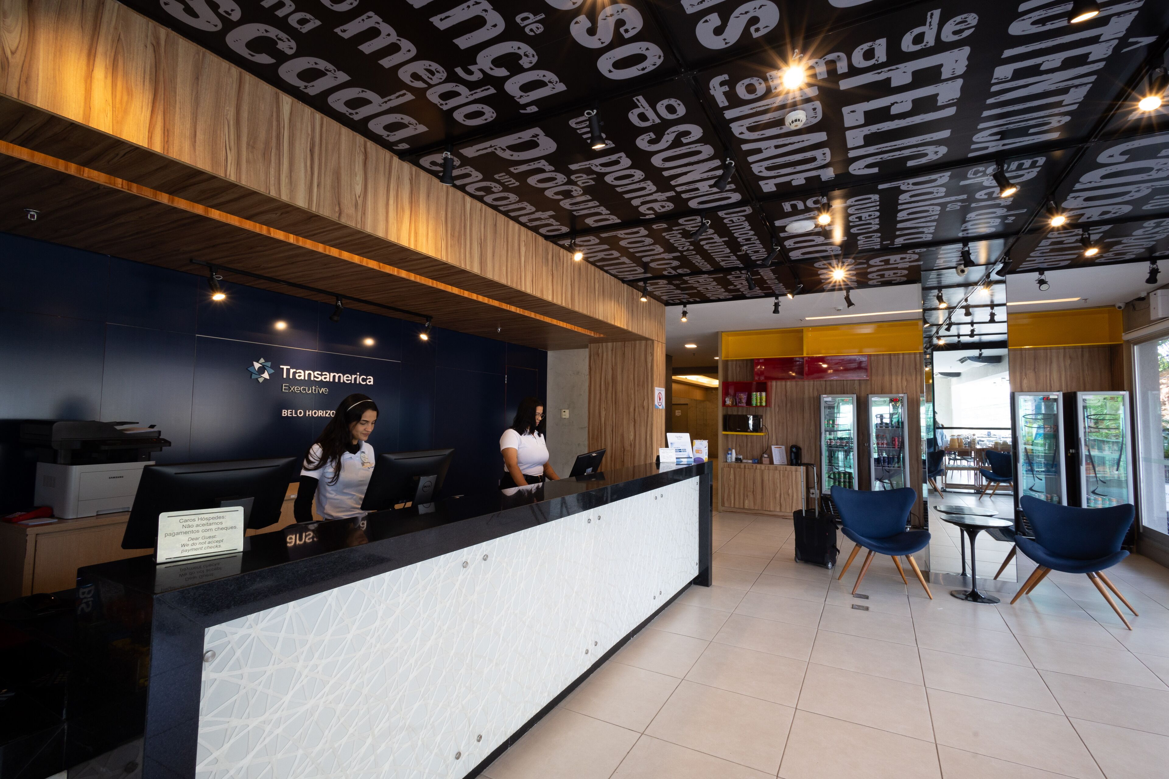 ฝ่ายต้อนรับ