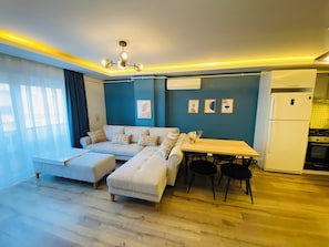 Superior Apartment | Individually decorated, individually furnished, desk, laptop workspace - Royal Loft Suit (Konyaalti)