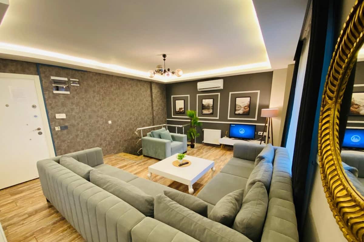 Comfort Duplex with Balcony and Pool View | Individually decorated, individually furnished, desk, laptop workspace