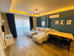 Superior Apartment | Individually decorated, individually furnished, desk, laptop workspace - Royal Loft Suit (Konyaalti)