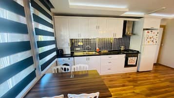 Relax Apartment with Balcony and Pool View | 私人廚房 | 大型雪櫃/冰箱、爐具、咖啡機/沖茶器、電熱水壺