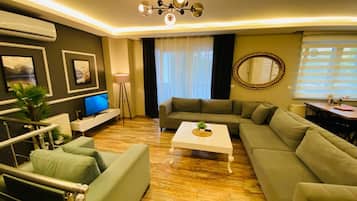 Comfort Duplex with Balcony and Pool View | Individually decorated, individually furnished, desk, laptop workspace