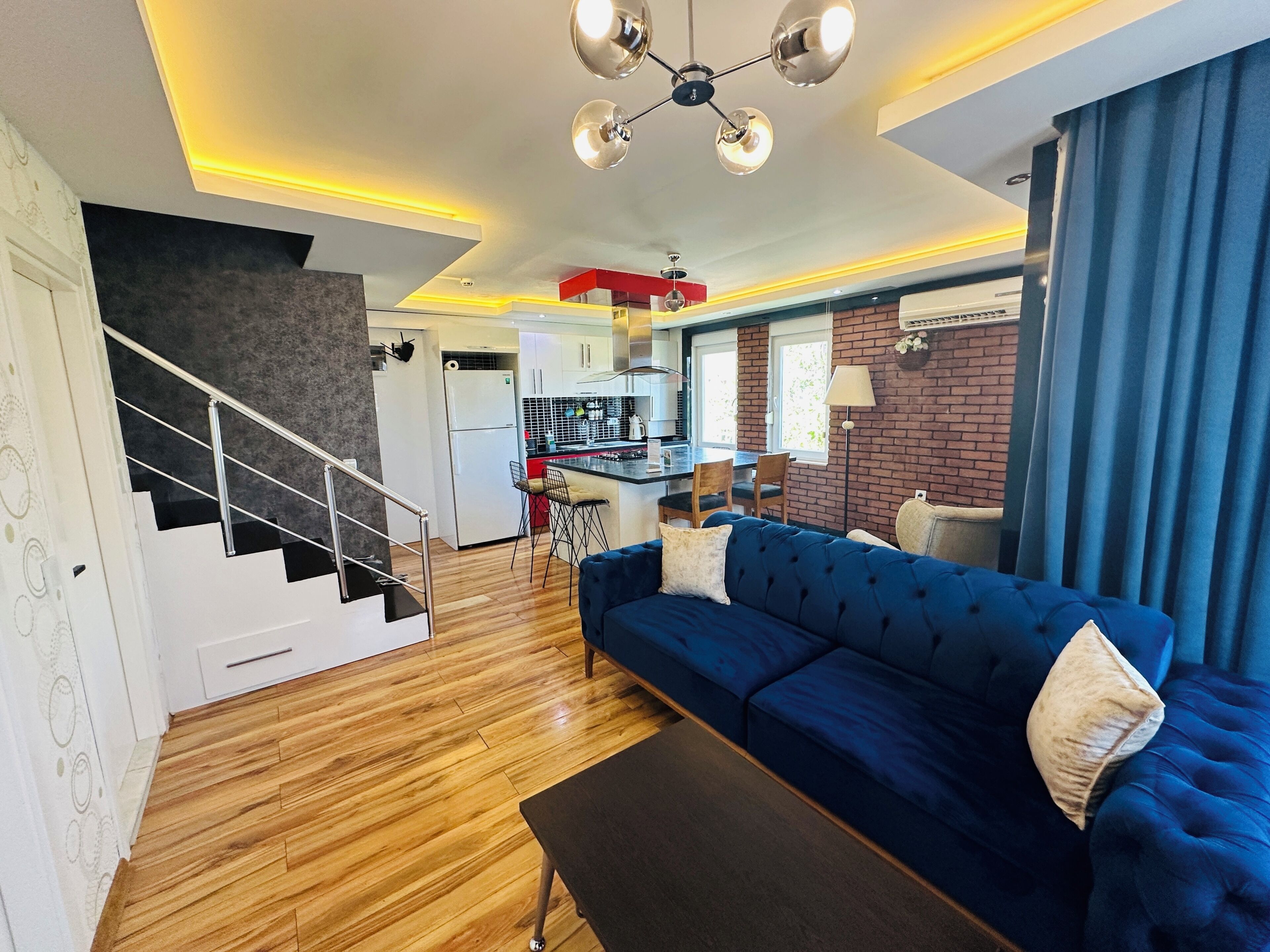 Luxury Duplex with Sea View | Individuelt design, individuel indretning, skrivebord