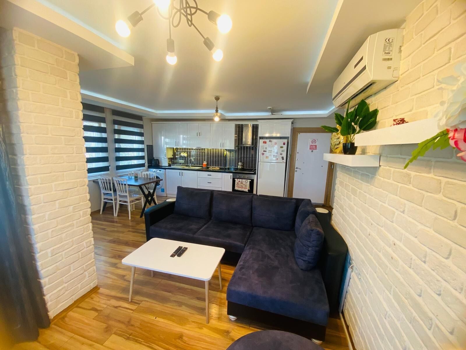 Relax Apartment with Balcony and Pool View | Individuelt design, individuel indretning, skrivebord