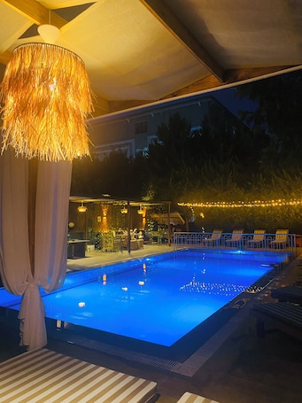 Seasonal outdoor pool, open 9:00 AM to 7:00 PM, pool umbrellas