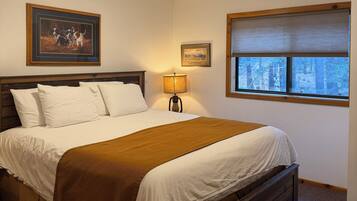 Family Cabin, 2 Bedrooms, Non Smoking, Kitchen | Iron/ironing board, bed sheets