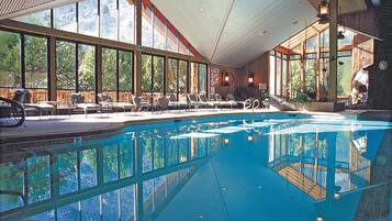 Indoor pool, sun loungers