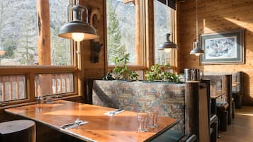 Petit déjeuner, déjeuner et dßner servis sur place