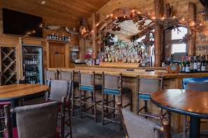 2 bars/lounges - Double Eagle Resort & Spa (June Lake)