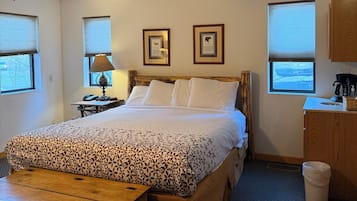 Iron/ironing board, bed sheets