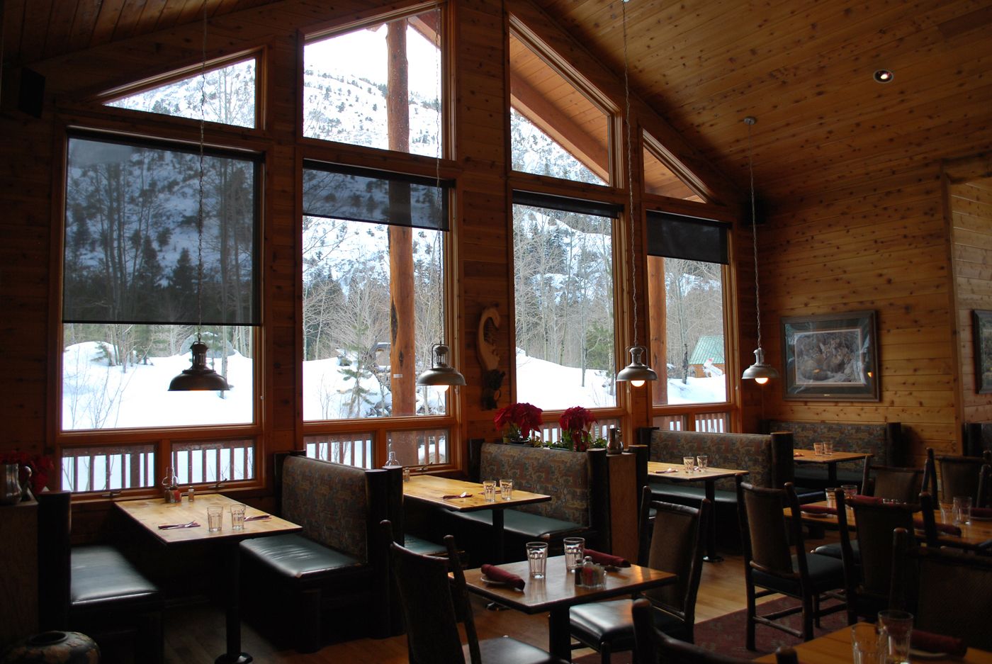 breakfast, lunch and dinner served