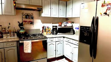 Fridge, microwave, espresso maker, coffee/tea maker