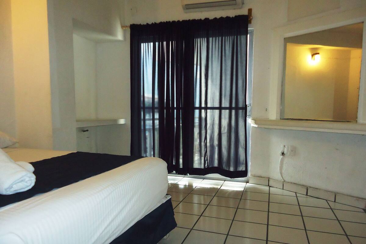 Basic Room, 1 Double Bed | Living room