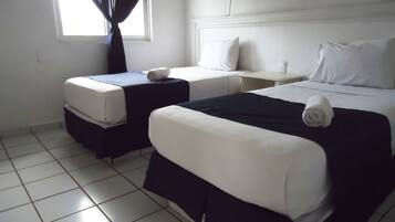 Suite familiar, 2 habitaciones | Tabla de planchar con plancha y wifi gratis