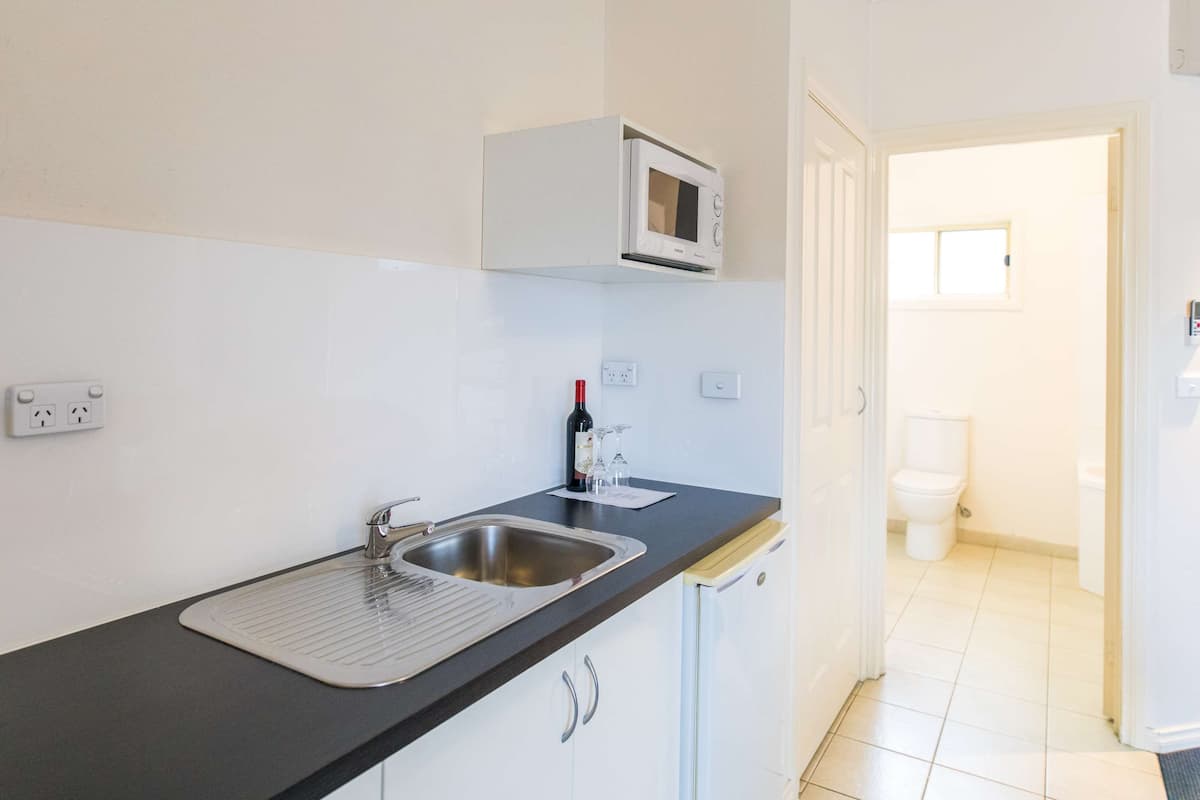 fridge, microwave, coffee/tea maker, electric kettle